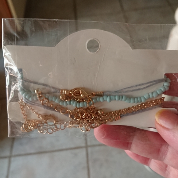 Any 2/$25🌸 Women's fashion bracelet set - Picture 5 of 5